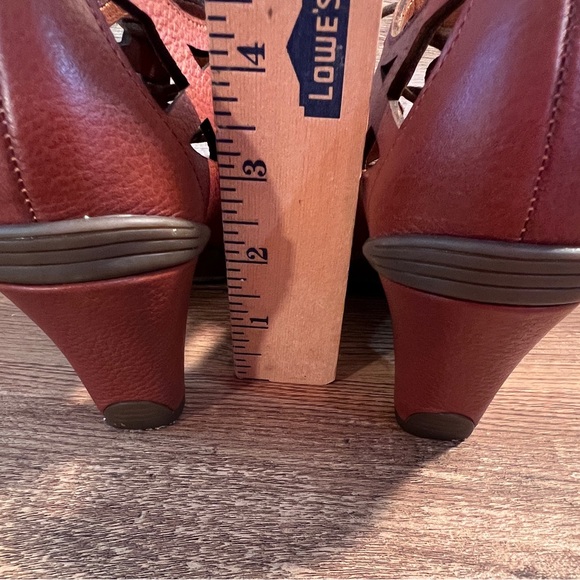 Gentle Souls by Kenneth Cole Cutout Lace-Up Heels Size 6 - Picture 10 of 11